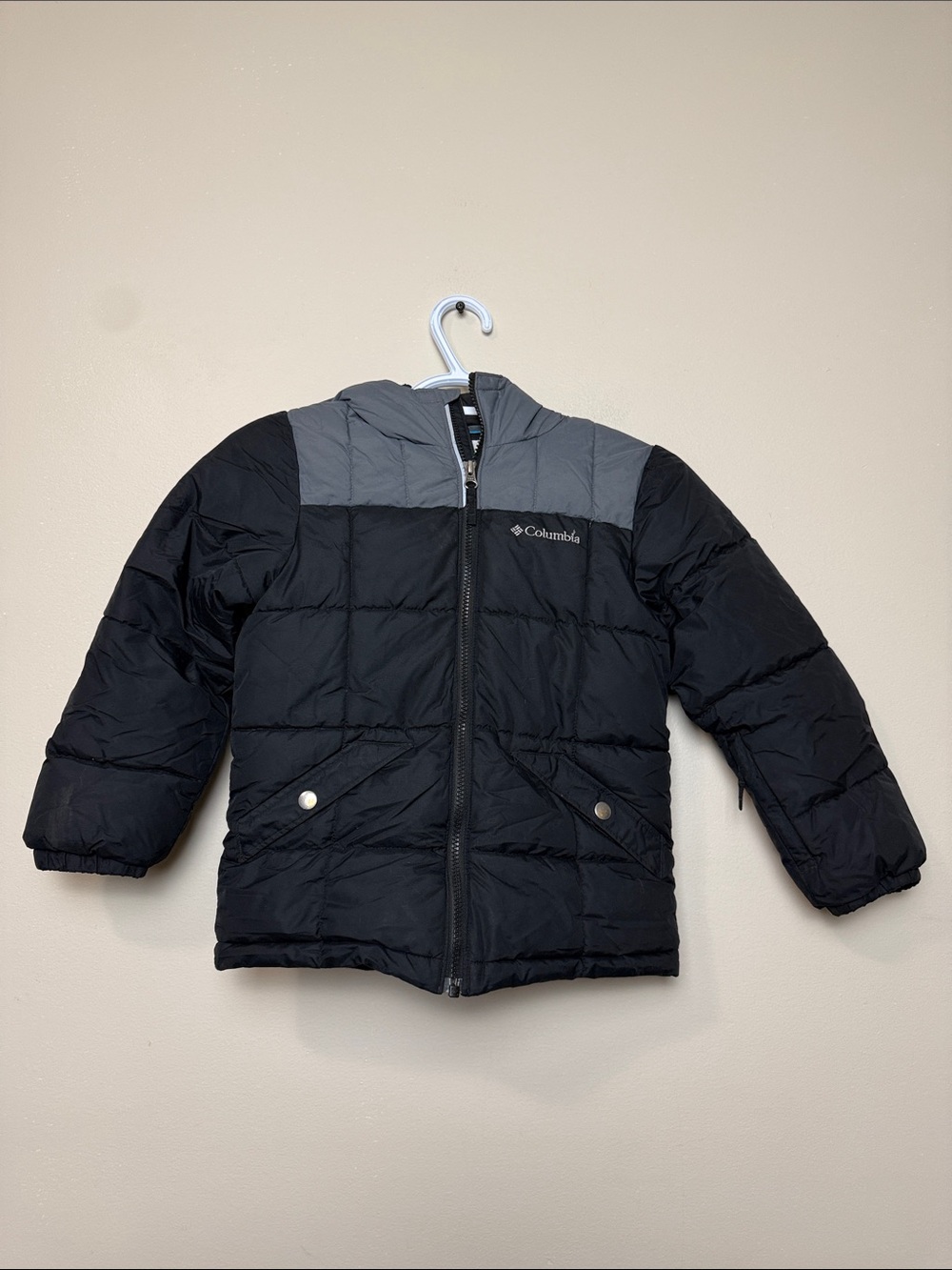 Columbia Kids Black and Gray Hooded Puffer winter Jacket size XS (6-7)